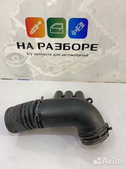 Патрубок воздушного фильтра Skoda Octavia (A7) 5E