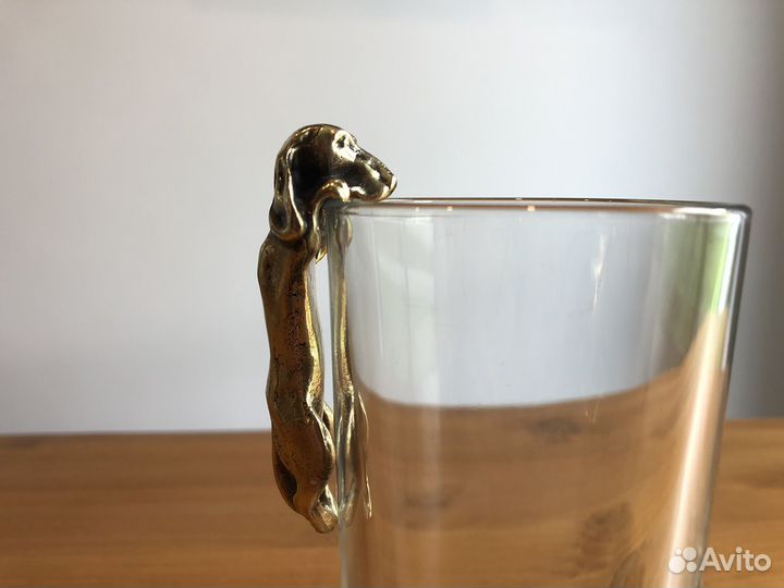 Фигурка. Статуэтка. Такса на стакане. бронза