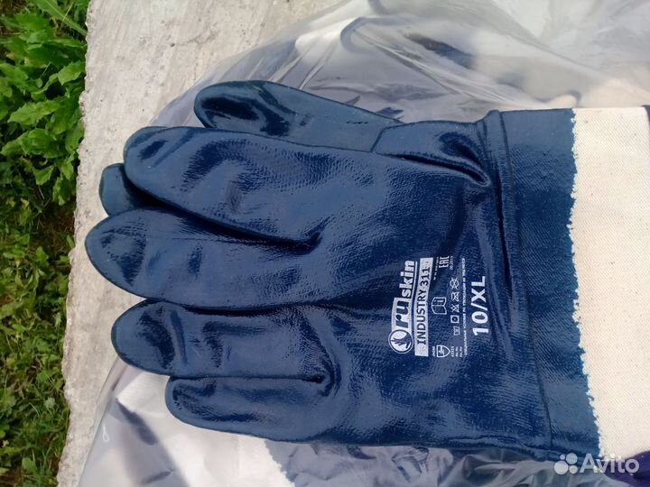 Перчатки нитриловые