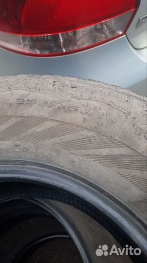 Kumho Ecsta HS51 235/75 R16