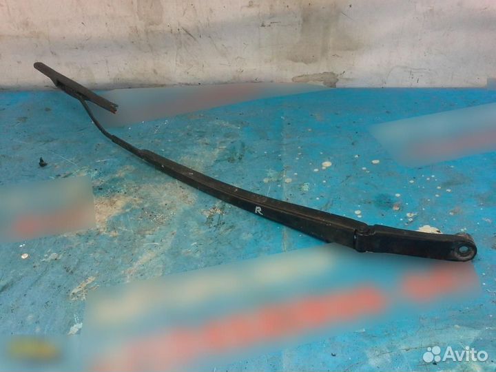 Поводок стеклоочистителя передний правый Toyota RA