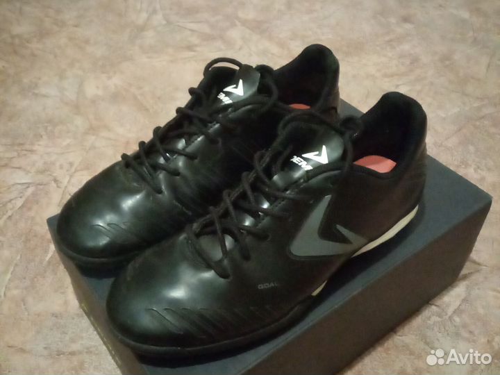 Футбольные бутсы сороконожки 39 размер