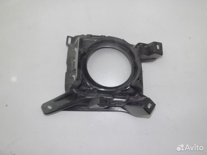 Рамка противотуманной фары Toyota Land Cruiser 200