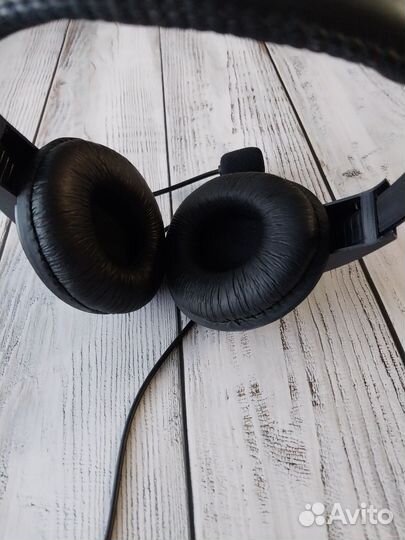 Проводные наушники с микрофоном