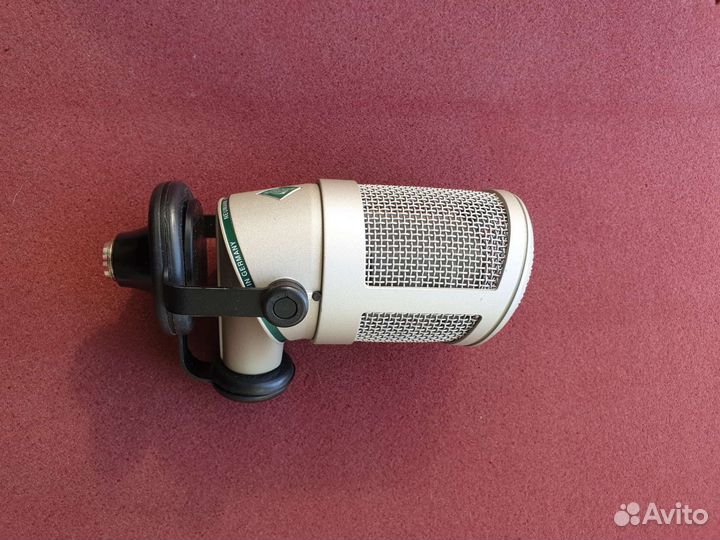 Студийный микрофон Neumann BCM 705