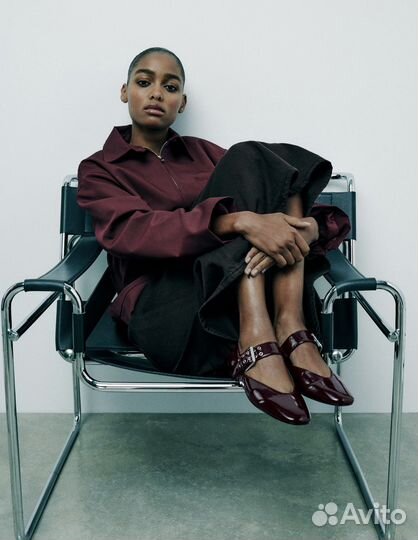 Zara Лакированные балетки с ремешком и пряжкой