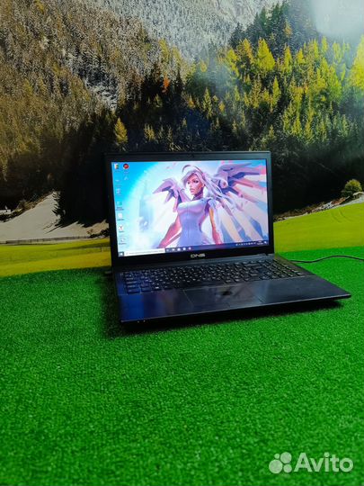 Неплохой ноутбук DNS для игр и работы