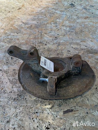 Поворотный кулак передний левый Mitsubishi Lancer