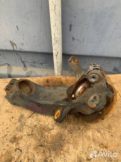 Кулак передний правый Volvo XC60 ступица хс6