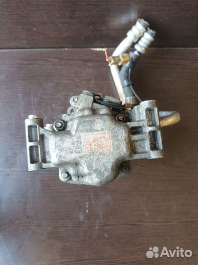 Компрессор кондиционера Mazda 2.0 LF