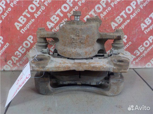 Суппорт передний правый Toyota Corolla ADE150 1ZR