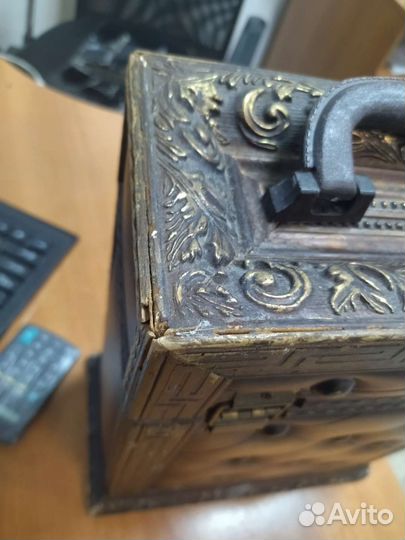 Сундук антикварный