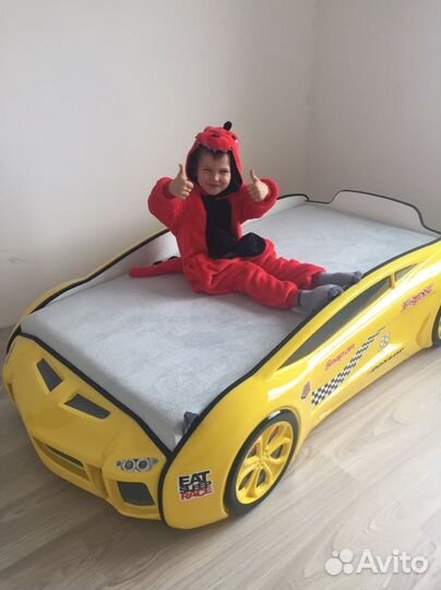 Детская кровать с матрасом машина