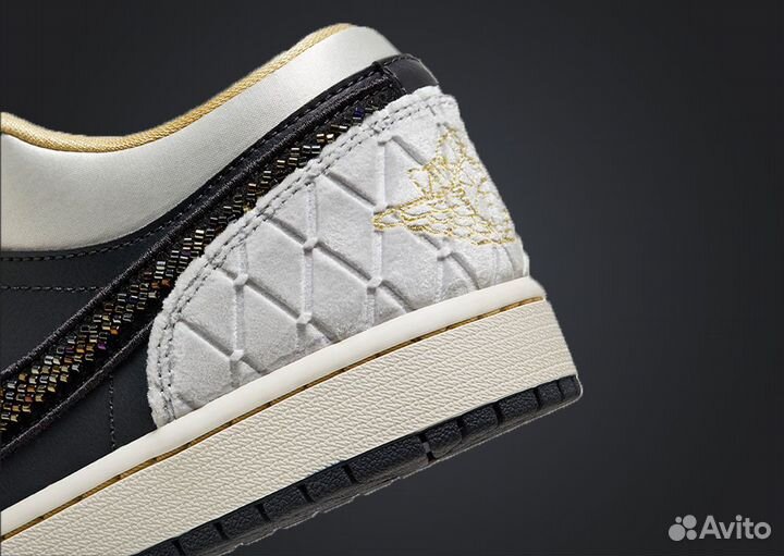 Кроссовки Air Jordan 1 Low beaded swoosh