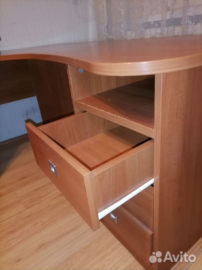 Компьютерный стол