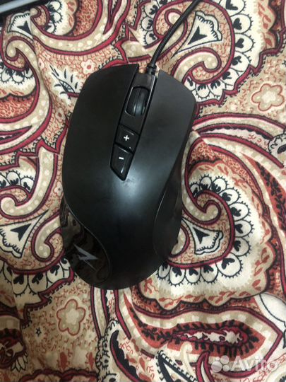 Игровая клавиатура с подсветкой и мышь с ковриком