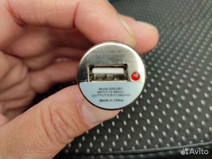 Автомобильное зарядное устройство для телефона