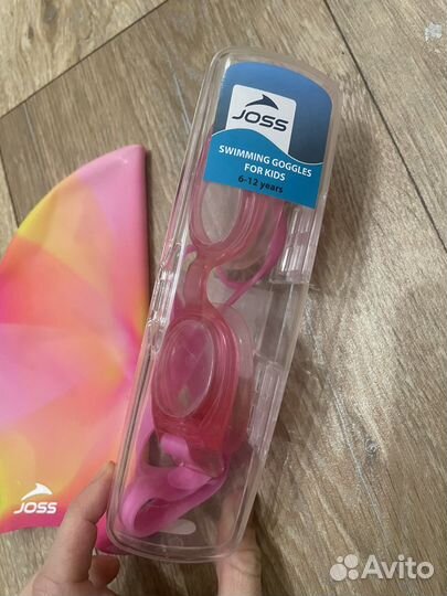 Очки и шапочка для плавания