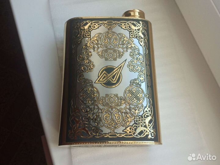 Фляга с рюмками