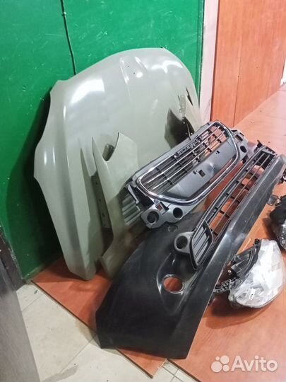 Передняя часть Peugeot 301