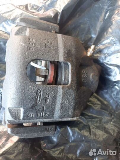 Суппорт mazda demio правый