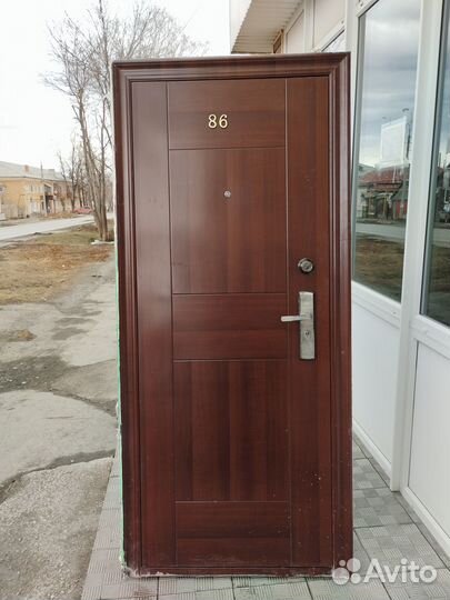 Продам сейф дверь б/у