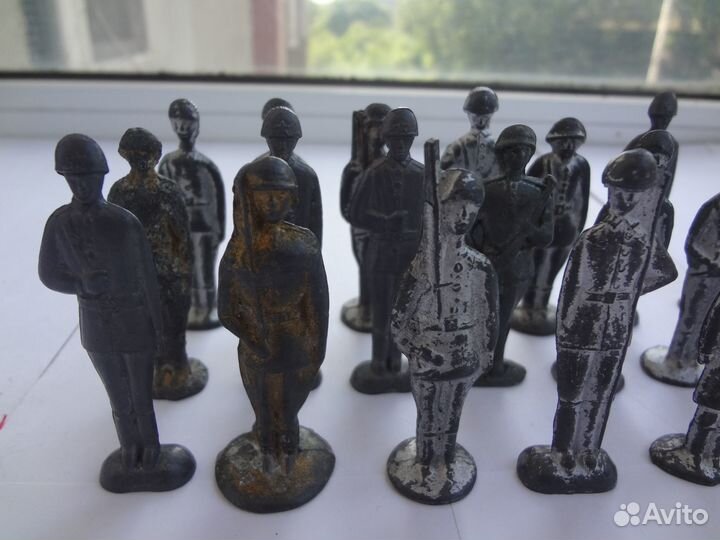 Оловянные и пластиковые солдатики времён СССР