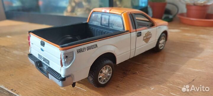 Maisto 1/27 модель автомобиля