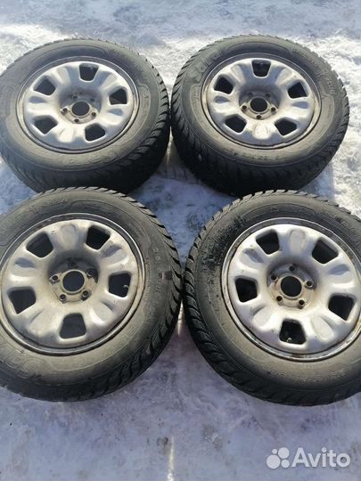 Sava Eskimo Stud 215/65 R16 98
