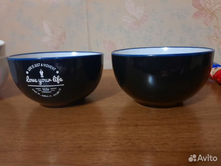 Кружки и тарелки разные