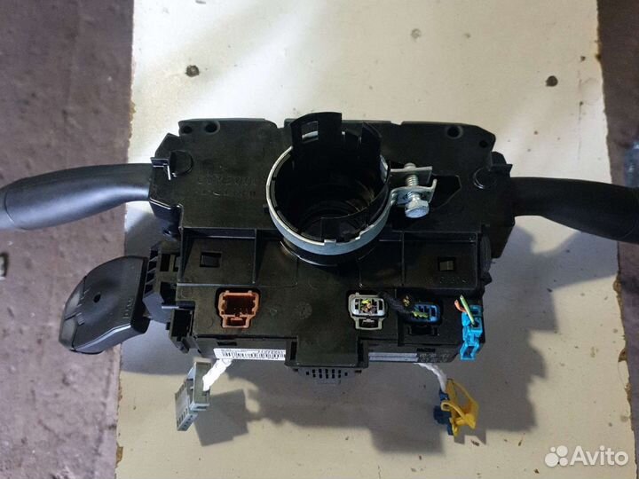 Подрулевой переключатель в сборе пежо 308