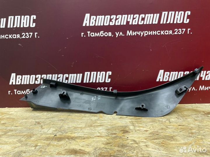 Обшивка стойки задняя правая Renault Logan