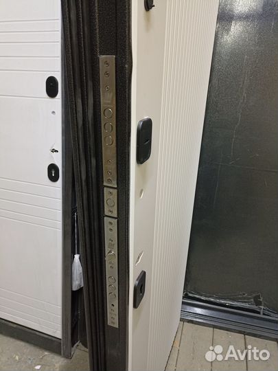 Дверь железная, квартирная 86 л