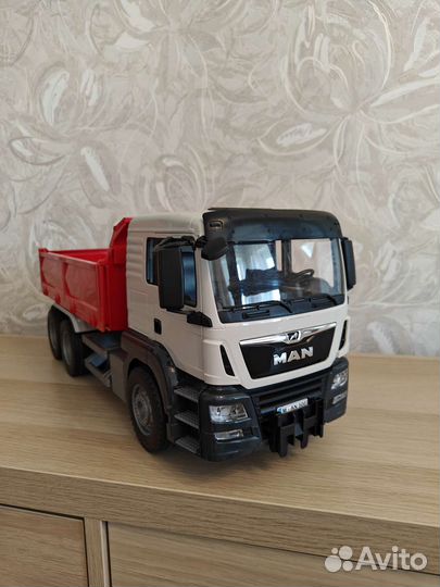 Bruder самосвал Man