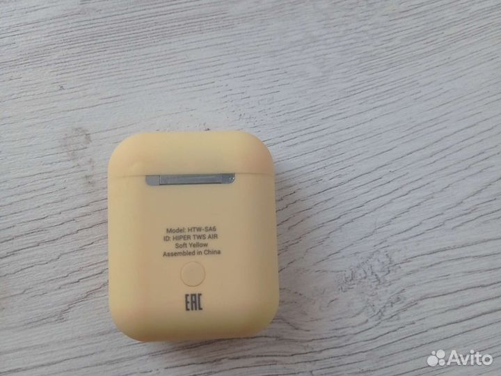 Беспроводные наушники новые жёлтые