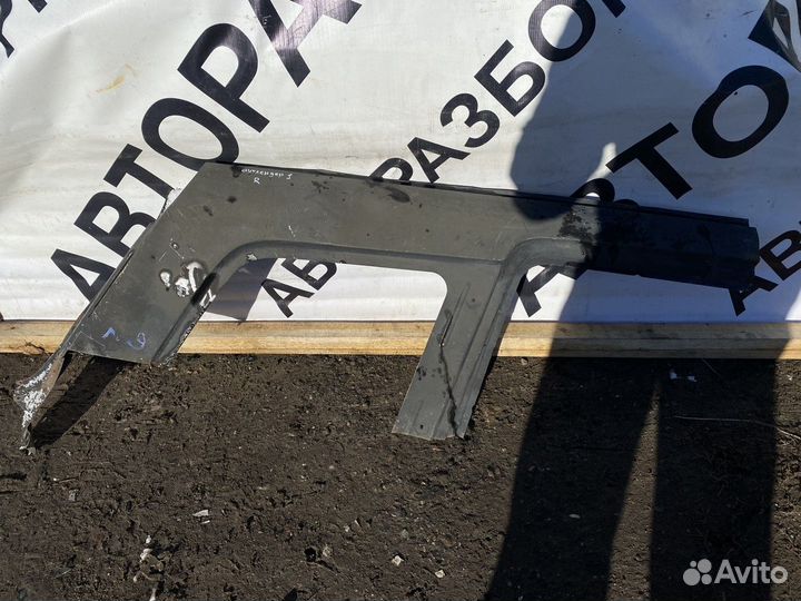 Стойка верхняя правая Аутлендер 1