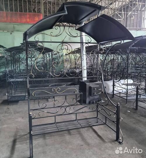 Мангал с крышей