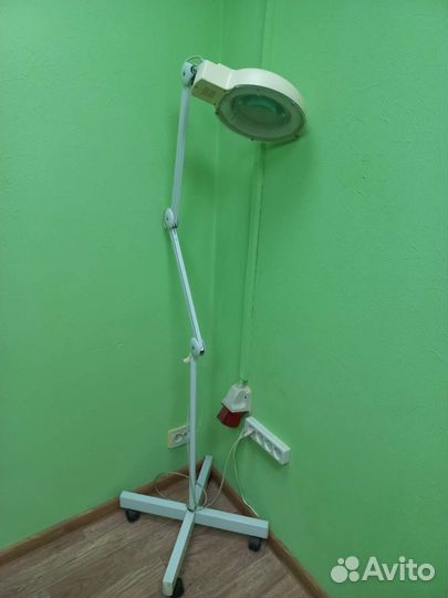 Косметологическая лампа лупа бу