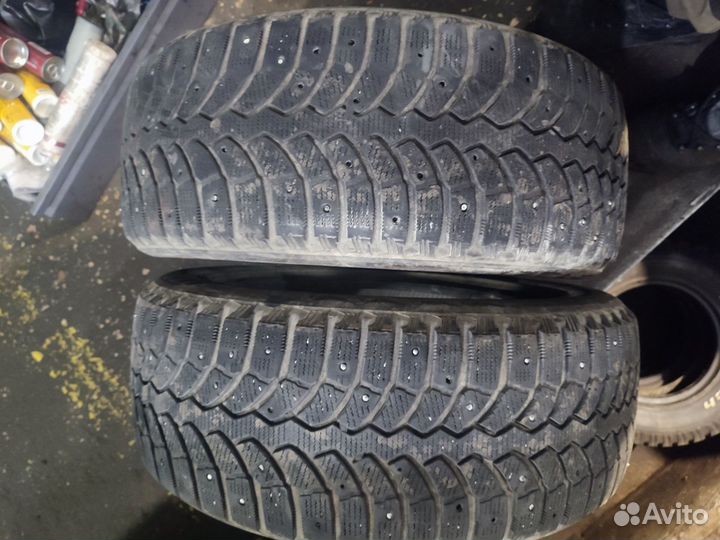 Bridgestone Blizzak Spike-01 215/55 R17 98T