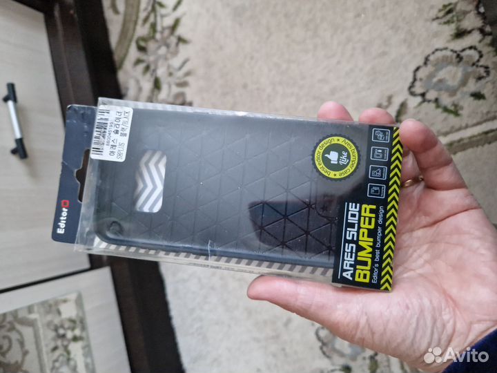 Чехол на телефон