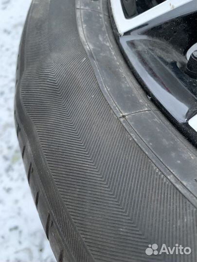 R17 Yokohama BluEarth E70 215/55, PCD 5x114.3 DIA 60.1