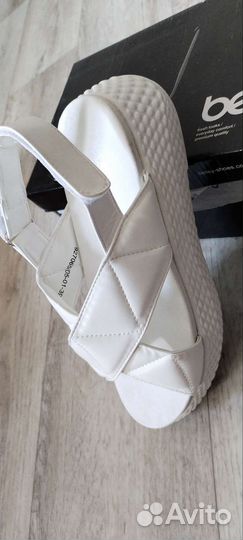 Сандалии новые
