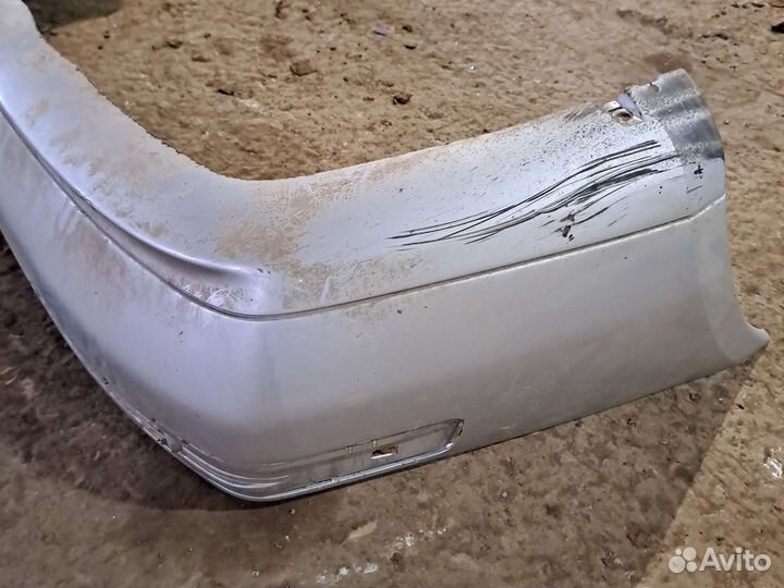 Бампер задний Mitsubishi Carisma