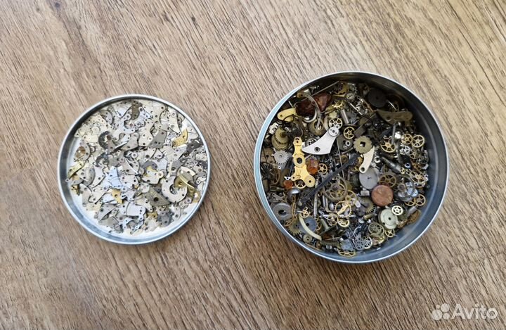 Запчасти от старинных и советских часов наручных