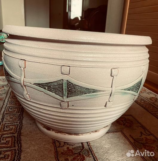 Большой керамический горшок для цветов