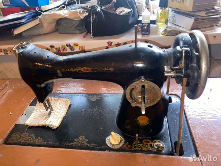 Швейная машинка ножная