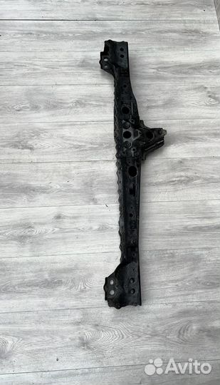 Балка поперечная Тойота Авенсис Toyota Avensis3