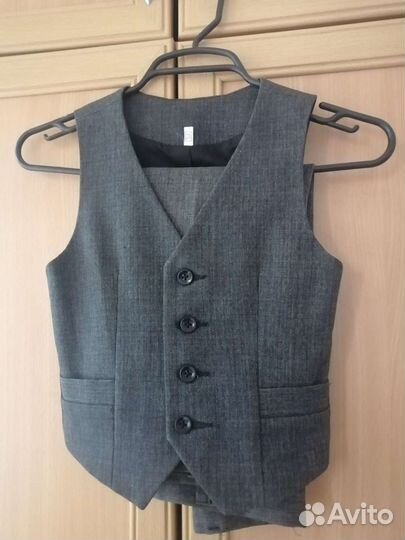 Школьная форма для мальчика + 2 белые рубашки