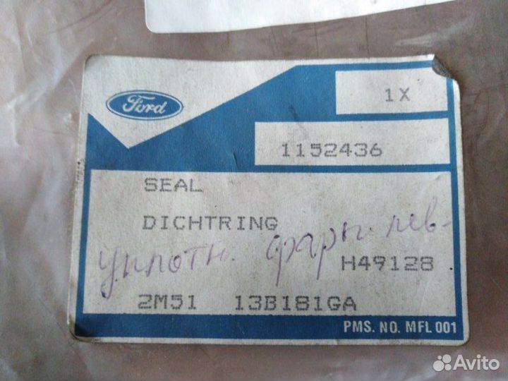 Уплотнитель фары левый Ford Focus 1998 - 2004