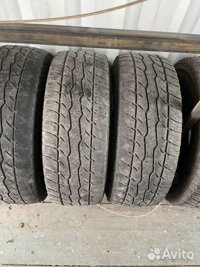 Bridgestone Blizzak DM-V1 265/70 R16